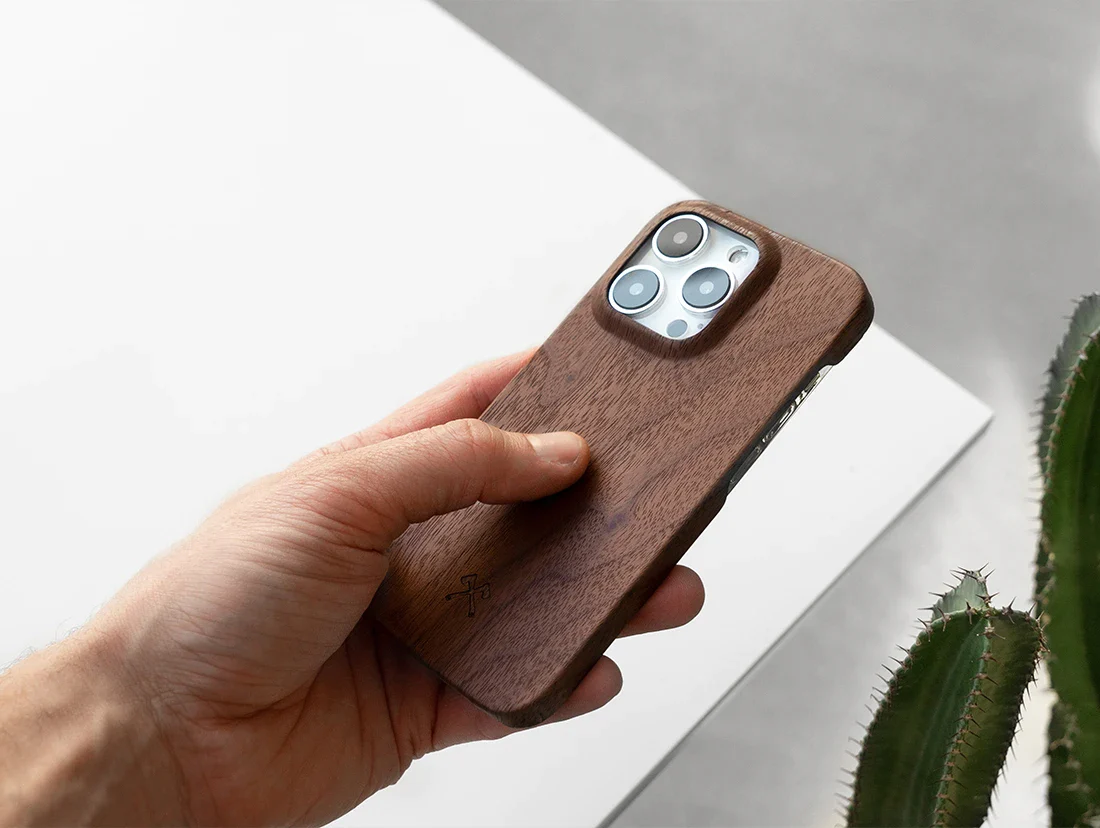 The Influence of Wooden Phone Cases in Steampunk and Industrial Fashion插图